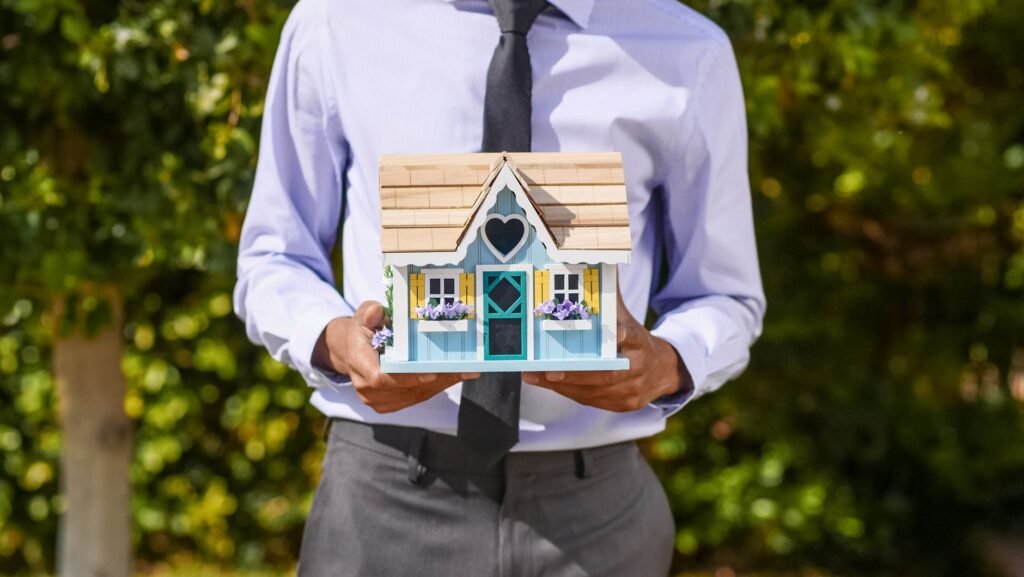 How Real Estate Agents Never Let a Lead Go Cold Again cover 3242